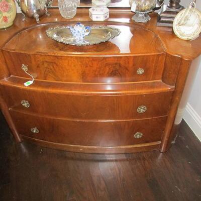 Antique Victorian cast-iron metal full-size bed w/ antique quilt & quilt tops. 2 antique Art deco dressers.
