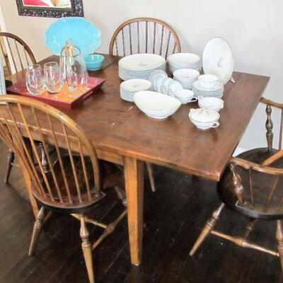 Handmade Craftsman / Mission style dining table w/ 4 Windsor chairs. No nails or screws were used only pegs. A true piece of Dallas...