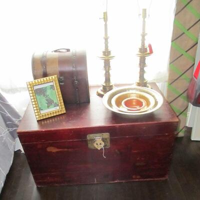 Antique trunk & decor, w/ solid brass vintage lamps