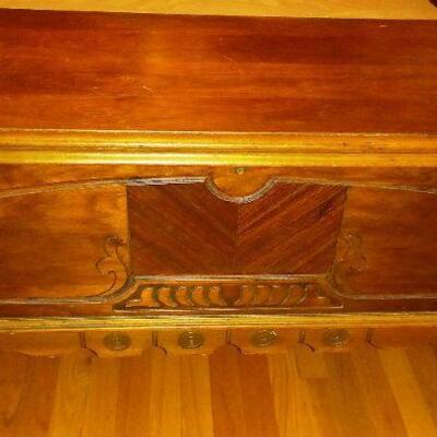 vintage hope chest   BUY IT NOW $ 135.00