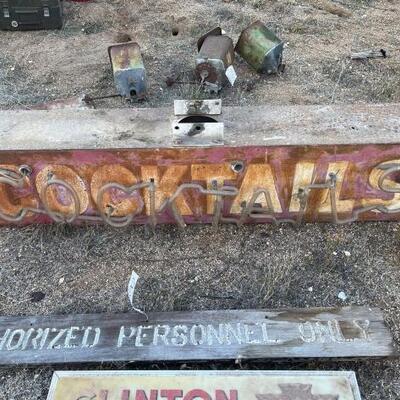 #2195 • Vintage Cocktails Neon Sign