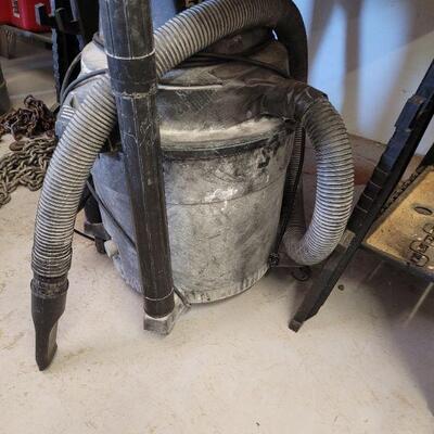 shop vacuum, older but works
