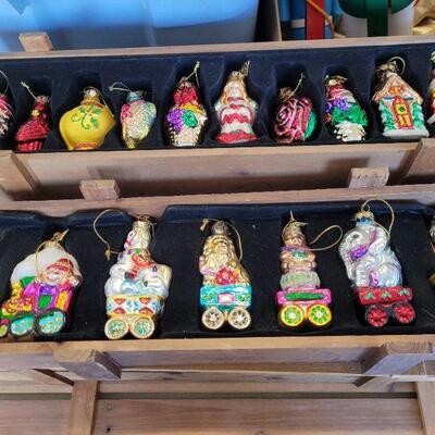very nice, better than new glass ornaments
