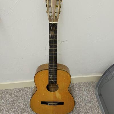 Tatra guitar $40