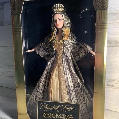 NIB The Elizabeth Taylor Collection, Cleopatra
This is the First the a Series of Elizabeth Taylor Collectable Dolls
Comes New in the Box