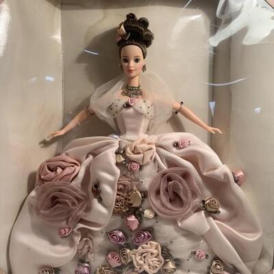 NIB 1996 Antique Rose Barbie Fâ€¢Aâ€¢O Schwarz  Limited Edition Floral Signature Collection
First in the Series 
