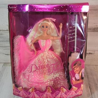 NIB Dance N Twirl Barbie with Radio Control