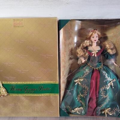 NIB Holiday Treasure Barbie 2000, Limited Ed.
Second in Series
Exclusively for Members of The Official Barbie Collector's Club
