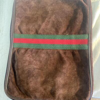 Gucci-Like Laptop Notebook Brown Sleeve Zipper Bag Includes a Gucci Dust Bag Cover
Zipper has the Correct Gucci 'YKK' Mark but Cannot...