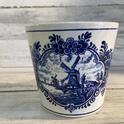 VINTAGE HAND PAINTED BLUE/WHITE DELFT BLAUW POT, Holland