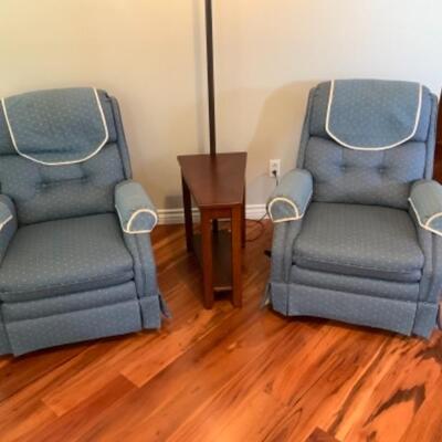 Lazyboy recliner/swivel/rockers
$800 for both


$600 pair