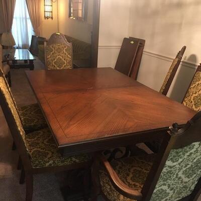 Dining set with 6 chairs and 2 leaves 