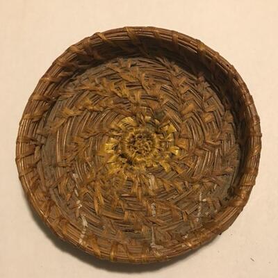 Small woven tray / lid