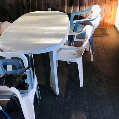 Resin patio table & chairs