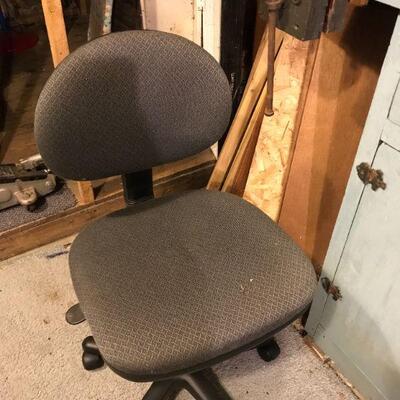 Adjustable height office chair