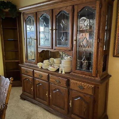 Massive hutch matches dining table $150 