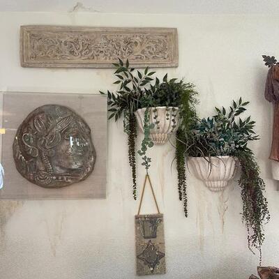 Lots of wall pieces - 
