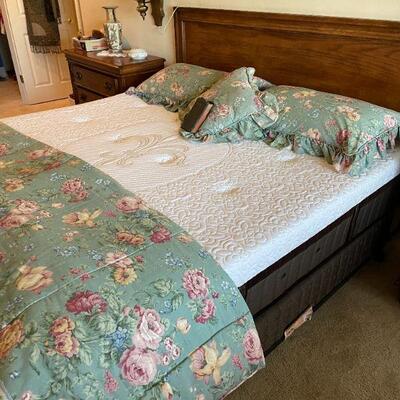 
STERNS AND FOSTER KING SIZE BED