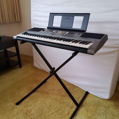 AAE014 - Yamaha PSR-E353 Keyboard w/Music Sheet Stand & Foldable Keyboard Stand