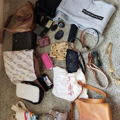 AAE047 - Vintage Bags, Belts & Billfolds - See Photos