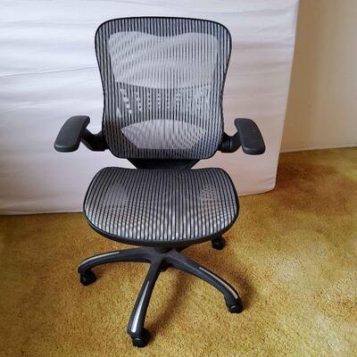 AAE006 - Adjustable Office Chair in Great Condition