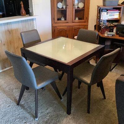 Aae001 Glass Top Dining Table w/Four Chairs