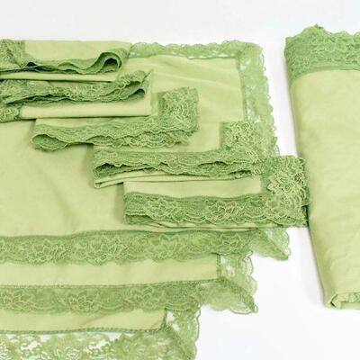 Vintage Lace Trimmed Green Tablecloth & 8 Napkins