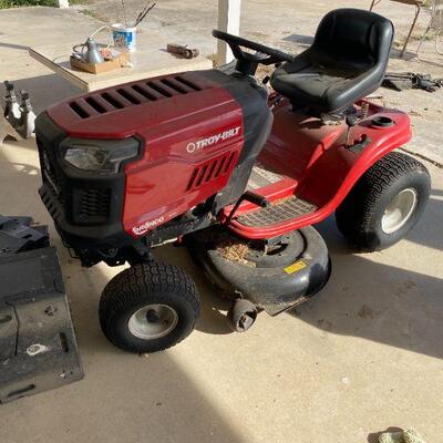 troy bilt riding mower has attachements 