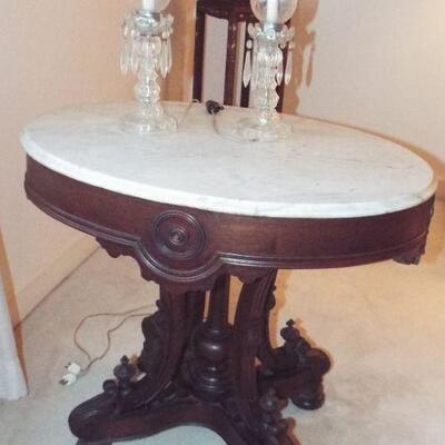 VICTORIAN MAHOGANY OVAL MARBLE TOP TABLE