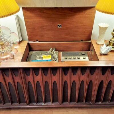 Vintage MCM 1960â€™s RCA Victor â€œNew Vistaâ€ Console Stereo â€œThe Campobelloâ€ Model VJT50 