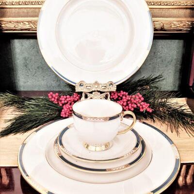 Gorgeous Presidential "Union" pattern Lenox china