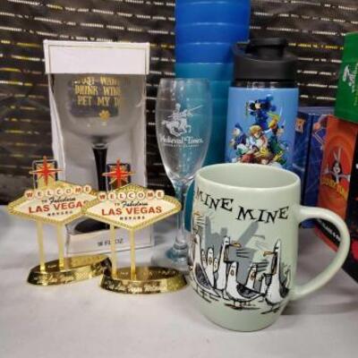 #1044 • Disney Mug, Plastic Cups, Las Vegas Novelty, And 2 Wine Glasses
Disney Mug, Plastic Cups, Las Vegas Novelty, And 2 Wine Glasses
