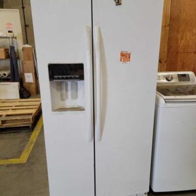 #2000 • Whirlpool Refrigerator