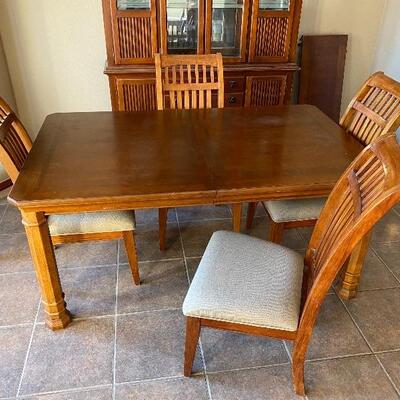 kitchen table and 4 chairs
