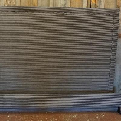 1070	UPHOLSTERED BED. 77 1/2 IN W, 57 1/2 IN H. HAS FOOT BOARD & RAILS
