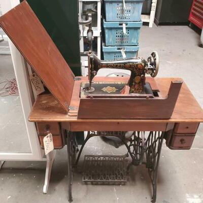 #2862 • Singer Sewing Table with Machine