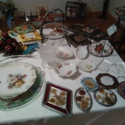 Assorted china, glassware, decorative