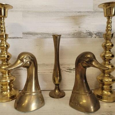 (5) Lot of Mid Century Brass Decor: Bud Vase +
Pair of Duck Heads
Pair of Candlesticks
