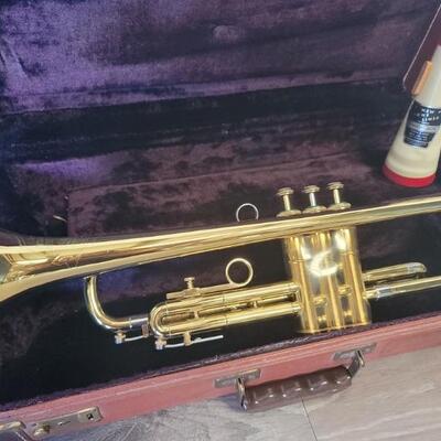 Vintage Trumpet Instrument with Straight Mute
By Ambassador of California
In Excellent Condition