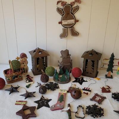 Lot of Rustic Country Christmas Ornaments & Decor