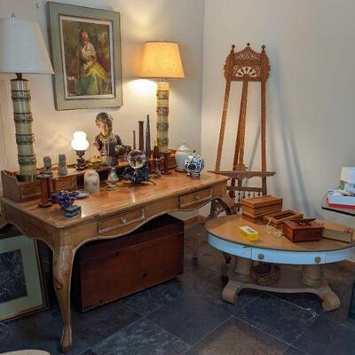 Eastlake easel, retro lamps, French provincial style desk