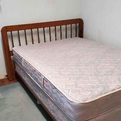 KVE018 - Full Size Serta Perfect Sleeper Bed w/Wood Headboard