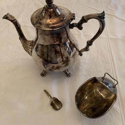 (3) Piece Vintage Silver Plate Tea Set includes:
Teapot, Sugar Scuttle & Shovel
By International Silver Co.
Marked I.S. Co.