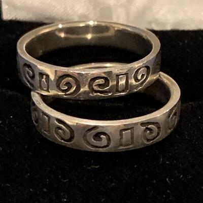 Pair of Sterling Silver Posey Rings, Total Weight
5.9g. Size 7