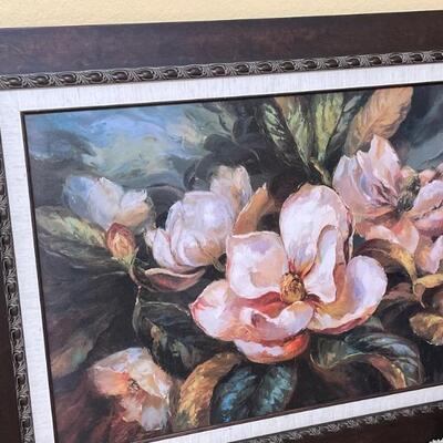 Beautiful floral in excellent  condition!