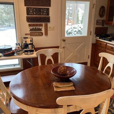 kitchen table w/2 leaves & 4 chairs
