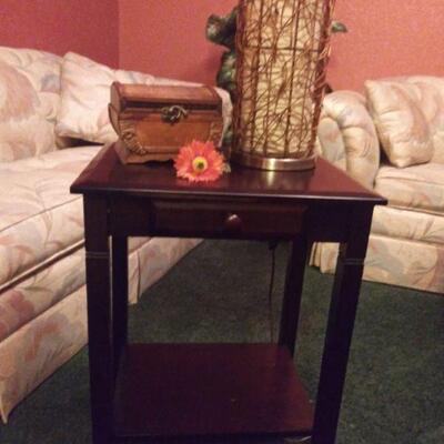 Another cute side table!