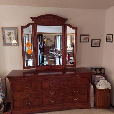 Thomasville dresser with mirror