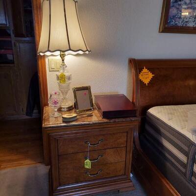 Pair Thomasville nightstands