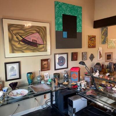 This condo is filled with original art, ceramics, and more! Fiilled with great Christmas gifts!
